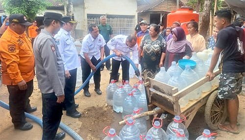 BPBD jatim salurkan air bersih