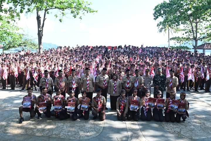 Sebanyak 1.173 Pramuka Penggalang Garuda resmi dilantik oleh Pjs. Bupati Trenggalek di Prigi 360 Pantai Prigi.