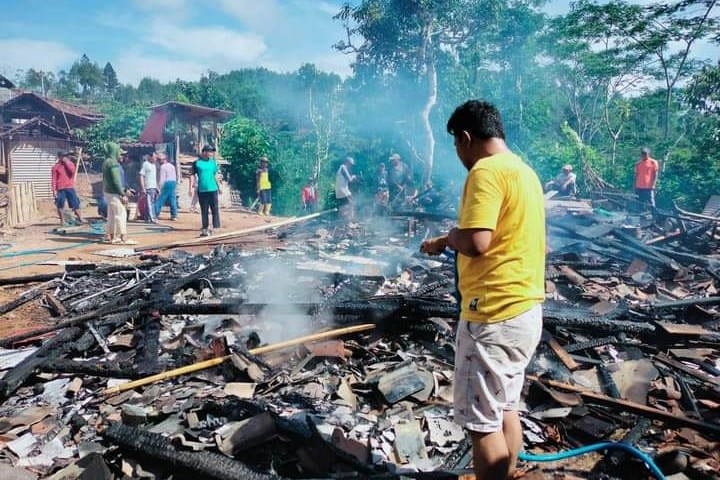 Kebakaran di Desa Puyung Kecamatan Pule