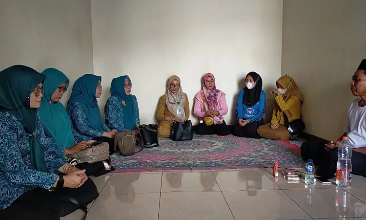 Novita Hardini, bersama PKK Trenggalek,mendorog penerapan prosedur keamanan makanan.