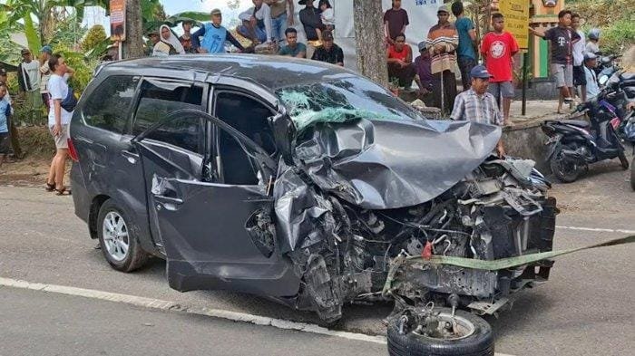 Pengemudi Asal Kampak Trenggalek